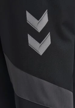 Hummel Trainingsjacks Sportjas Lead Bench Heren Zwart 9 Hummel Trainingsjacks Sportjas Lead Bench Heren Zwart -Sportieve Kleding 41f579f3b71b8475e8381686ee83377c