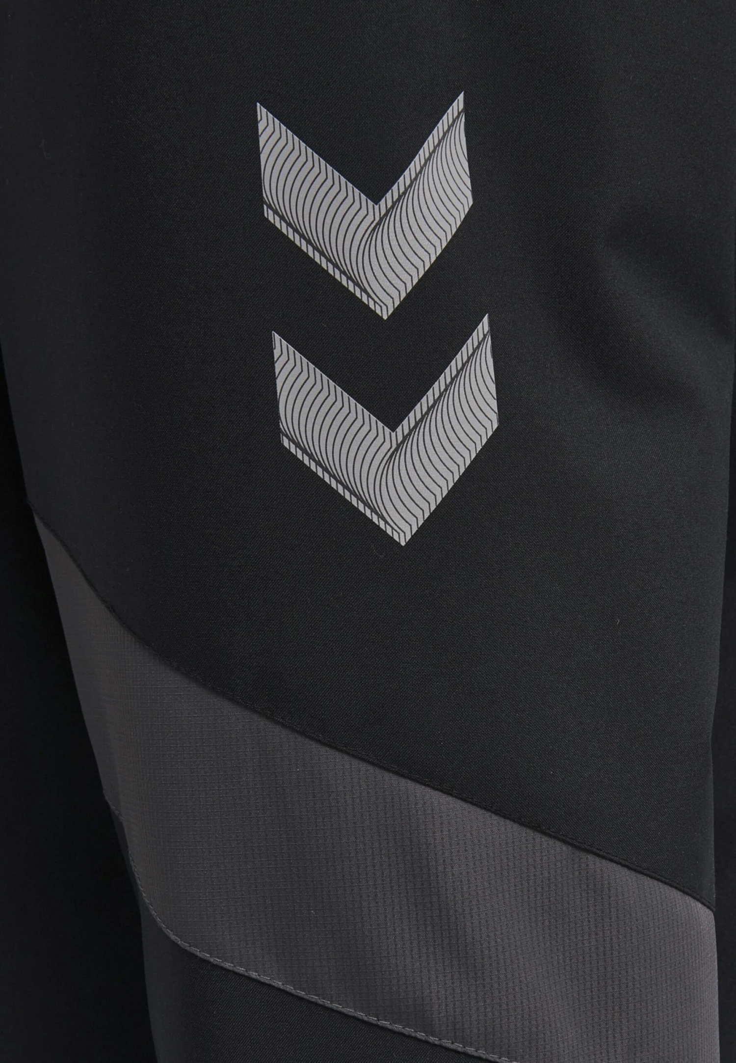 Hummel Trainingsjacks Sportjas Lead Bench Heren Zwart 5 Hummel Trainingsjacks Sportjas Lead Bench Heren Zwart - Afbeelding 5